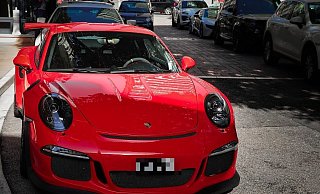Polizeibeamte beschlagnahmten einen Porsche auf der A 33. - Symbolbild: Pixabay