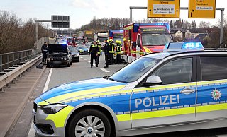 Die Umgehungsstraße wurde nach dem Unfall vor der Abfahrt Bielefelder Straße in nördliche Richtung gesperrt. - Frank-Michael Kiel-Steinkamp