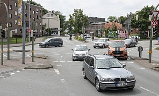 Rund um die Café-Sport-Kreuzung in Bielefeld-Quelle und im Kreuzungsbereich führen die Stadtwerke ab Ende Oktober umfangreiche Arbeiten im Versorgungsnetz durch. Umleitungen sind die Folge. - Dieckmann-Fotodesign l Bielefeld