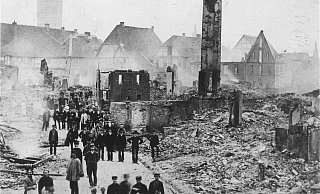 117 Gebäude fallen vor 150 Jahren bei der Brandkatastrophe im Ükern innerhalb weniger Stunden den rasenden Flammen zum Opfer. - Stadt- und Kreisarchiv Paderborn