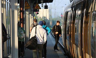 Bus und Bahn fahren am frühen Morgen fahrplanmäßig. - Claus Frickemeier