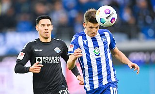 Marvin Wanitzek (r.), hier gegen SCP-Kapitän Raphael Obermair, ist Karlsruhes Topscorer vom Dienst. "Der kann alles", sagt SCP-Coach Lukas Kwasniok über den KSC-Kicker, der trotz seiner Körpergröße von nur 1,79 Meter auch noch kopfballstark ist. - Imago Images