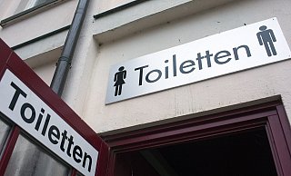 Für alle gleich: Bei Spielen der DFB-Nationalmannschaft gibt es jetzt Unisex-Toiletten. - picture alliance / dpa