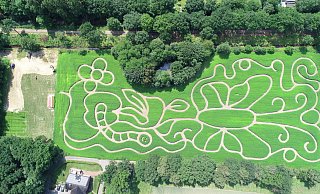 Verlaufen erwünscht: Das Hanf-Labyrinth in Sande aus der Luft. - Dominik Schäfer
