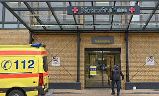 Der Eingang zur Notaufnahme einer Klinik in Brandenburg. - Patrick Pleul/dpa