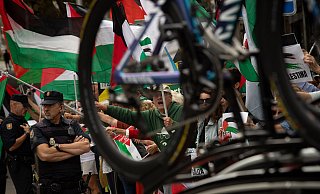 Während der Rundfahrt gab es immer wieder große Proteste. (Archivbild) - Adrián Irago/EUROPA PRESS/dpa
