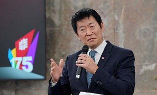 Verkündete, dass Russen und Belarussen wieder an Turn-Wettkämpfen teilnehmen dürfen: Weltverbandspräsident Morinari Watanabe. - Hasan Bratic/dpa