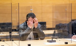 Afrim S. während des Prozessauftakts im Bielefelder Landgericht. - Oliver Krato