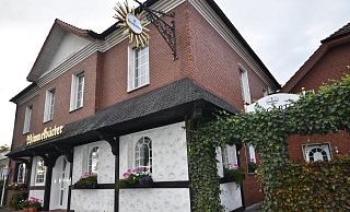 Der Betrieb geht weiter: Gebuchte Veranstaltungen finden wie verabredet statt, neue Hochzeiten und Familien-, Firmen- oder Vereinsfeiern werden bei Wimmelbücker gerne angenommen. - Birgit Vredenburg