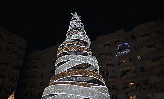 Der Weihnachtsbaum muss nicht unbedingt in Tannengrün daherkommen - oder überhaupt aus Tanne bestehen. Kreative Ideen führen manchmal zu kreativen Christbäumen. - Unsplash Der Weihnachtsbaum muss nicht unbedingt in Tannengrün daherkommen - oder überhaupt aus Tanne bestehen. Kreative Ideen führen manchmal zu kreativen Christbäumen. - Unsplash