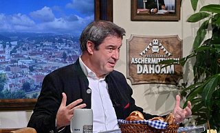 Bayerns Ministerpräsident Markus Söder (CSU) spricht beim Politischen Aschermittwoch der Partei. - Foto: Peter Kneffel/dpa Pool/dpa