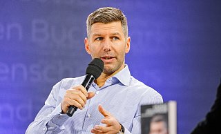 Ex-Nationalspieler Thomas Hitzlsperger hofft, dass die EM für die von Krisen gebeutelte Gesellschaft eine Chance auf Ablenkung ist. - Jan Woitas/dpa