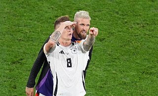 Die Nummer acht trägt jetzt Andrich statt Kroos. - Marcus Brandt/dpa