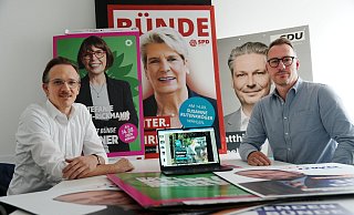 Tobias Uffmann (l.) und Tim Perlemann von der Bünder Agentur "Kirchner" nahmen die Wahlplakate der Bünder Bürgermeisterkandidatinnen und -kandidaten einmal aus Marketingsicht genau unter die Lupe. - Gerald Dunkel
