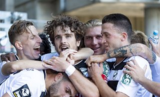 Verls Kapitän Mael Corboz trifft in der Nachspielzeit zum 2:2-Ausgleich gegen Mannheim. - picture alliance