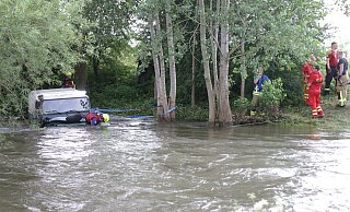 Das Vorhaben, die Diemel an einer Furt zu queren, endete im Hochwasser.  - Dieter Scholz