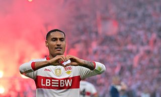 Herzchen zum Abschied? Enzo Millot wird den VfB Stuttgart wohl verlassen. - Sebastian Gollnow/dpa