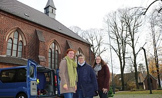 Bringen die Weihnachtsbotschaft an Heiligabend zu den Menschen in Gütersloh: Eva-Maria Dierkes, Silke Kosfeld und Esther Kampel. - Anja Hustert