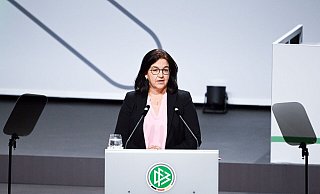 DFB-Generalsekretärin Heike Ullrich führte die deutsche Delegation bei dem Treffen in Zürich an. - Federico Gambarini/dpa/Archivbild