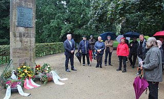 Am Mahnmal für die Opfer des Faschismus wurde der Menschen gedacht, die in der NS-Zeit zwangssterilisiert oder wegen ihrer Behinderungen getötet wurden. - Alexander Graßhoff