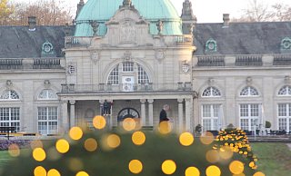 Die 200.000 Lichtpunkte im Kurpark bleiben seit Montag aus. Das haben Bürgermeister und Staatsbad-Geschäftsführerin überraschend verkündet. - Ulf Hanke