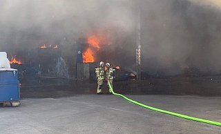 Bei den Löscharbeiten wurde ein Feuerwehrmann leicht verletzt. - Ralph Meyer