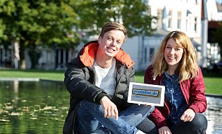 Mit dabei: Die Radio-Bielefeld-Moderatoren Annika Pott und Joris Gräßlin moderieren die einzelnen Beiträge des neuen Online-Videomagazins "erwinlive". - Sarah Jonek