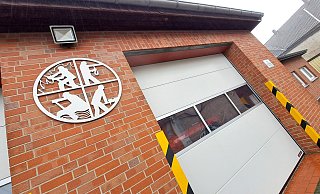 Die Freiwillige Feuerwehr, hier ist das Gerätehaus der Löschgruppe Bredenborn zu sehen, steht stellvertretend für zahllose Ehrenamtliche im Stadtgebiet Marienmünster. Die Freiwilligen haben mit Nachwuchssorgen und immer mehr Vorgaben zu kämpfen. - Madita Schellenberg Die Freiwillige Feuerwehr, hier ist das Gerätehaus der Löschgruppe Bredenborn zu sehen, steht stellvertretend für zahllose Ehrenamtliche im Stadtgebiet Marienmünster. Die Freiwilligen haben mit Nachwuchssorgen und immer mehr Vorgaben zu kämpfen. - Madita Schellenberg