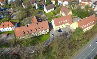 Luftaufnahme der Fachschule für Agrarwirtschaft an der Ravensberger Straße, die derzeit umfassend saniert wird. - Jens Reddeker
