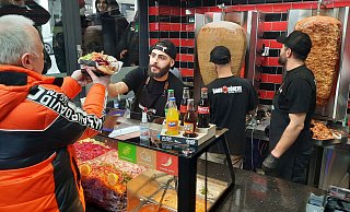Zur Eröffnung kostete der Döner beim "Haus des Döners" in der Marienstraße in Paderborn nur 1 Cent. - Marc Schröder