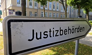 Das Landgericht sollte noch mal neu über ein Strafmaß entscheiden. Der Angeklagte aus Lemgo war wegen sexueller Übergriffe zu zwei Jahren Haft verurteilt worden - ohne Bewährung. - Janet König
