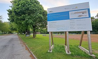 Es ist ein großes Projekt: die Sanierung und Erweiterung des Sportplatzes im Bredenborner Bornholz. Aktuell dreht es sich dort um den Erweiterungsbau der Umkleiden. - Madita Schellenberg