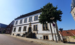 In der zweiten Etage des historischen Rathauses in Nieheim residiert der Bürgermeister. Ob es Amtsinhaber Johannes Schlütz bleibt oder Herausforderer Mathias Koch ins Rathaus zurückkehrt, entscheiden die Bürger am 14. September. - David Schellenberg In der zweiten Etage des historischen Rathauses in Nieheim residiert der Bürgermeister. Ob es Amtsinhaber Johannes Schlütz bleibt oder Herausforderer Mathias Koch ins Rathaus zurückkehrt, entscheiden die Bürger am 14. September. - David Schellenberg