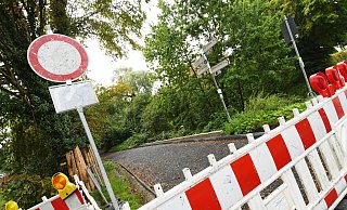 Sobald die Asphaltschicht aufgebracht ist, kann dieses Teilstück des Padersteinwegs zwischen Fürstenweg und Kalberdanz wieder freigegeben werden. - Lena Henning