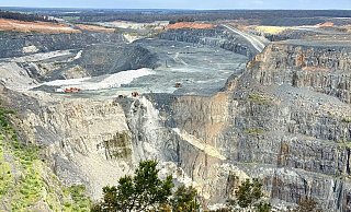 Der Blick auf die riesige Greenbushes-Mine ist atemberaubend. - Carola Frentzen/dpa