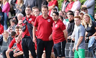 Wünscht sich fairen Umgang miteinander: BSV-Trainer Sven Rottmann (Mitte) wäre gerne sofort über angebliche rassistische Äußerungen informiert worden. - Niklas Gessat