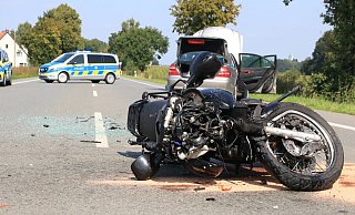 Der Motorradfahrer überlebte den Zusammenstoß mit dem Mercedes nicht. - David Knapp