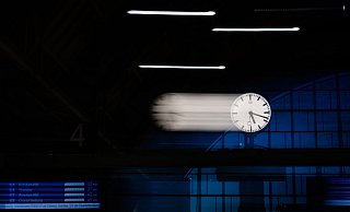 Am Sonntag werden die Uhren auf Winterzeit zurückgestellt. (Symbolbild) - Christoph Soeder/dpa