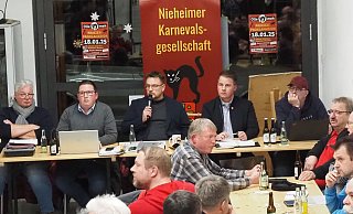 Als starkes Team präsentierten sich Vorstand und Ressortleiter der NKG bei der Planung der närrischen Aktivitäten. - NW/Josef Köhne