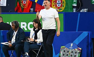 Georgiens Trainer Willy Sagnol geht mit Vorfreude ins Achtelfinale. - David Inderlied/dpa