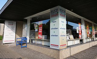 Die Buchhandlung Hüllhorst schließt am Samstag, 24. Mai, endgültig. Im Juni gibt es noch eine Abschiedslesung auf der Freilichtbühne Kahle Wart. - Sonja Vollmer