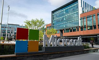 Microsoft profitiert seit Jahren von seinem Cloud-Geschäft. (Archivbild) - Andrej Sokolow/dpa