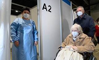 Viele Senioren, die ab Ende Januar im Impfzentrum geimpft werden können, sind nicht mehr so mobil und entsprechend auf Hilfe angewiesen.  - Symbolfoto/picture alliance