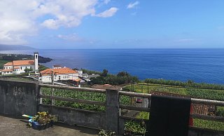 Blick über den Atlantik vom Balkon von Amandas Haus auf der Insel Pico. - Sophie Luchtmeier