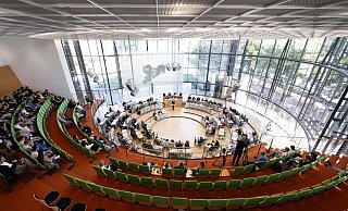 Der Landtag von Sachsen: Sitzen hier künftig nur drei Parteien? - Sebastian Kahnert/dpa