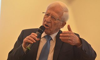 Franz Alt fordert eine Abkehr von alten Gewohnheiten und Verhaltensweisen. - Dietmar Gröbing