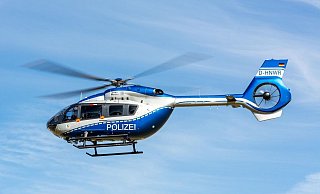 Die Polizei fahndete mit einem Hubschrauber nach dem Herforder. - Polizei