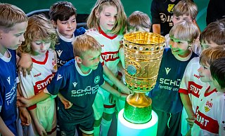 Das Objekt der Begierde: Arminia Bielfeld und der VfB Stuttgart spielen im Berliner Olympiastadion um den DFB-Pokal. - Sarah Jonek