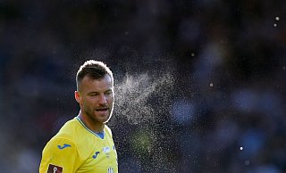 Ukraine-Kapitän Andrij Jarmolenko will den Fans beim Benefizspiel gegen die deutsche Nationalmannschaft etwas Positives geben. - Scott Heppell/AP/dpa