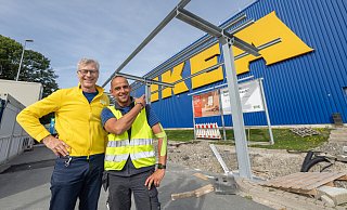 Noch ist nur das Gerippe zu sehen. Doch wenn die Konstruktion fertig ist, sind Market Manager Ulrich Meyer (l.) und der Technische Leiter Maik Kütemann mit ihrer Filiale deutschlandweit vorne dabei. - Oliver Krato Noch ist nur das Gerippe zu sehen. Doch wenn die Konstruktion fertig ist, sind Market Manager Ulrich Meyer (l.) und der Technische Leiter Maik Kütemann mit ihrer Filiale deutschlandweit vorne dabei. - Oliver Krato